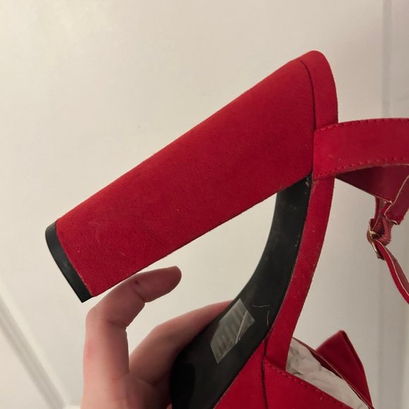 Shoe Dazzle Women's Red Platform Pumps size 7 - Picture 16 of 16